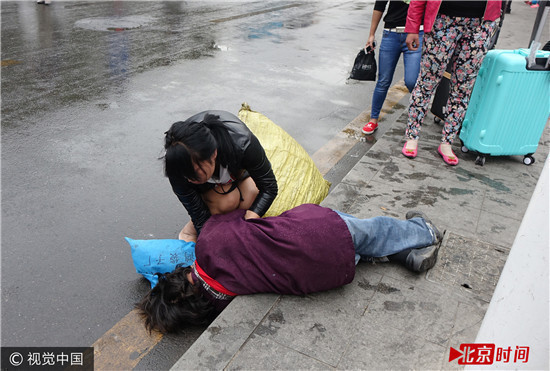 老板扶起摔倒女孩遭遇诬陷事件背后的反思