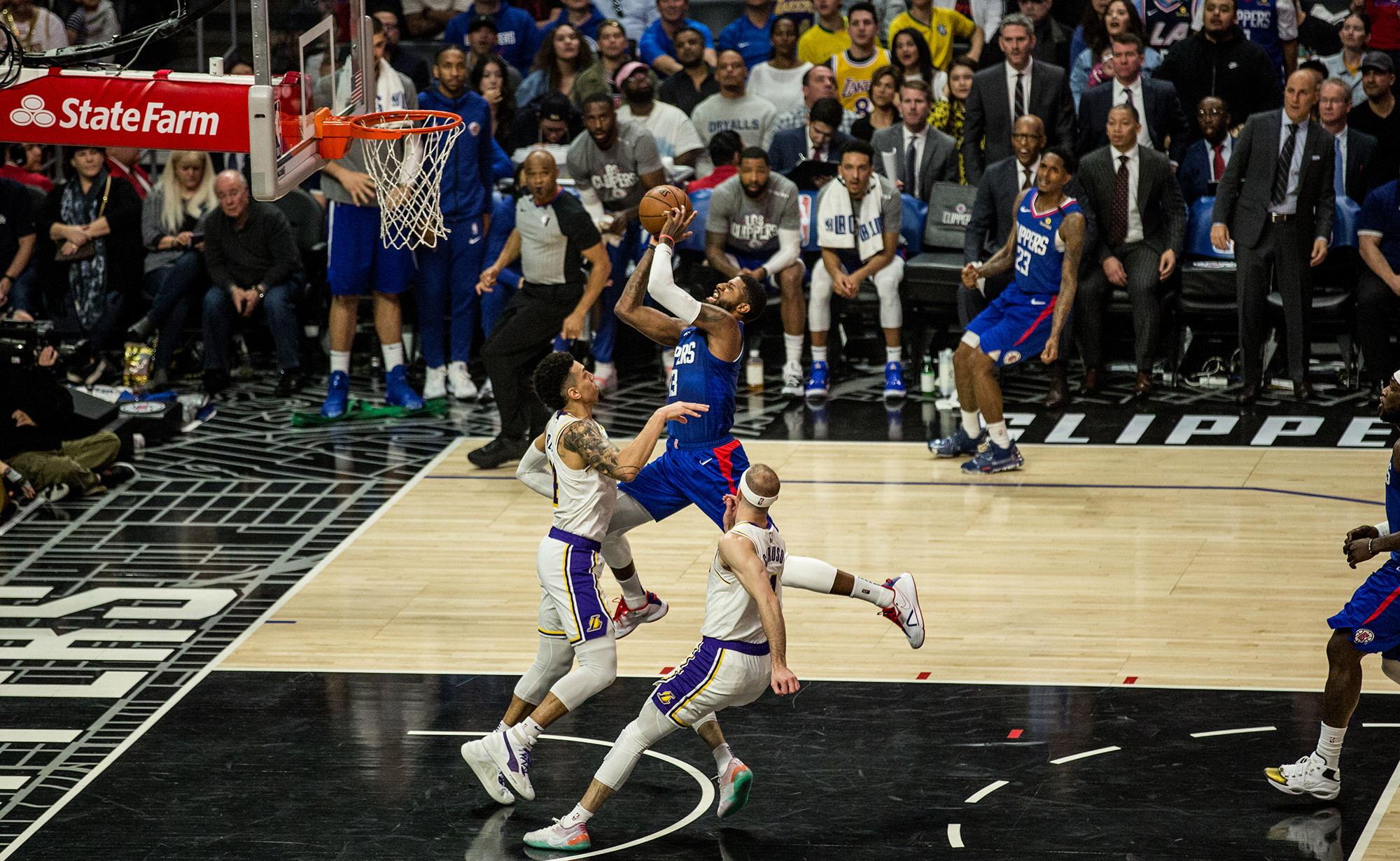 24-25赛季NBA常规赛前瞻，湖人VS快船，激烈对决即将上演