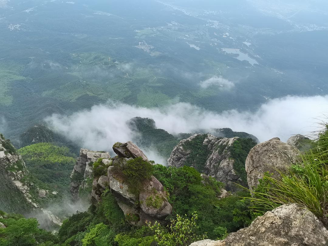 庐山惊现神秘人影，探寻独峰顶背后的故事