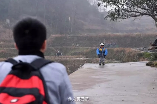 暴雪下的春运回家路，挑战与波折