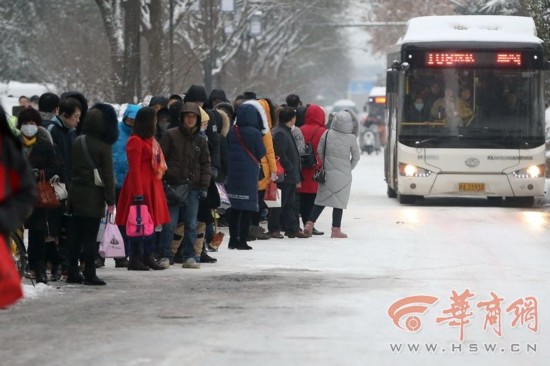 雪天大巴停无人区，游客遭强迫购物事件揭秘